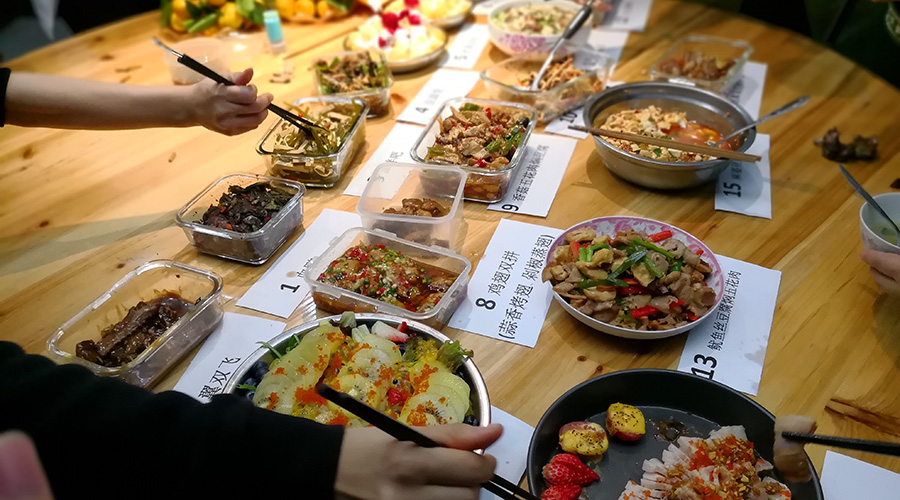 第一届恰好时美食节精彩集锦：女的手艺巧 男的刷碗勤